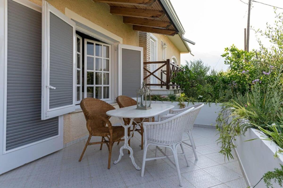 Serene Seaside Bliss - Lush & Secluded Garden Oasis กาลามาตา ภายนอก รูปภาพ